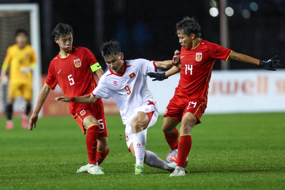 2米门将&“6国元帅”：两名法国球员随阿森纳U16夺冠