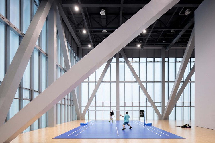 梅西的冠军总数比同期世界上任何俱乐部的冠军总数都要更多！