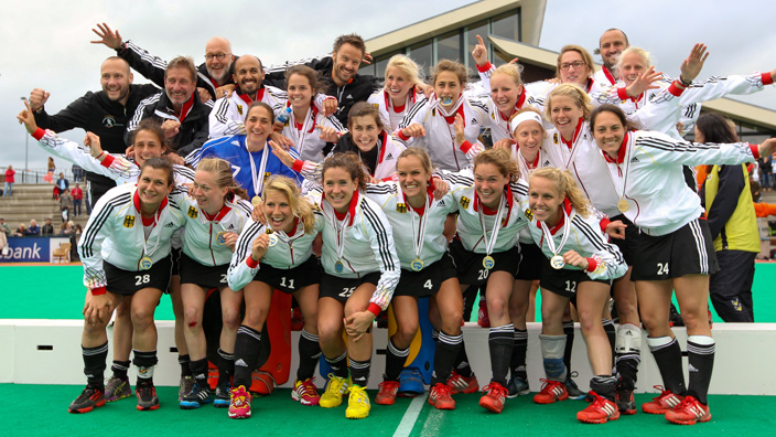 简直令人叹为观止，11年前的今天，拉姆塞打进了欧冠历史上最伟大的进球之一